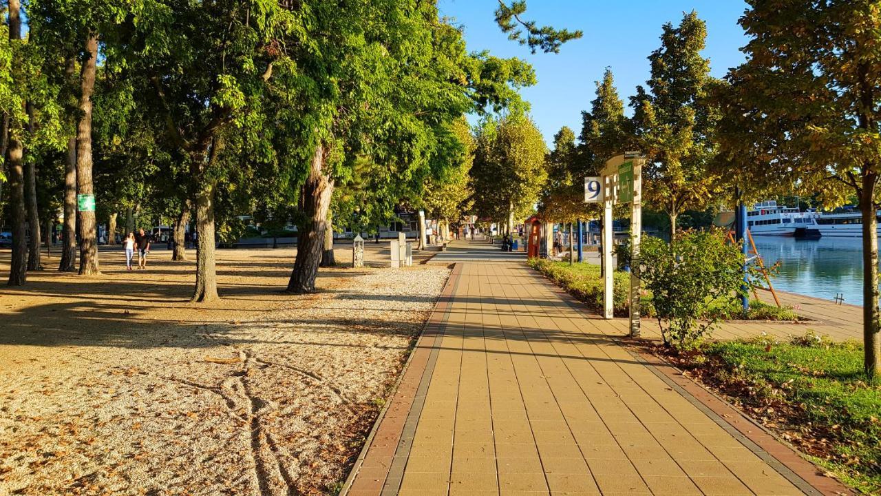 Napsugar Villa B Siofok Bagian luar foto