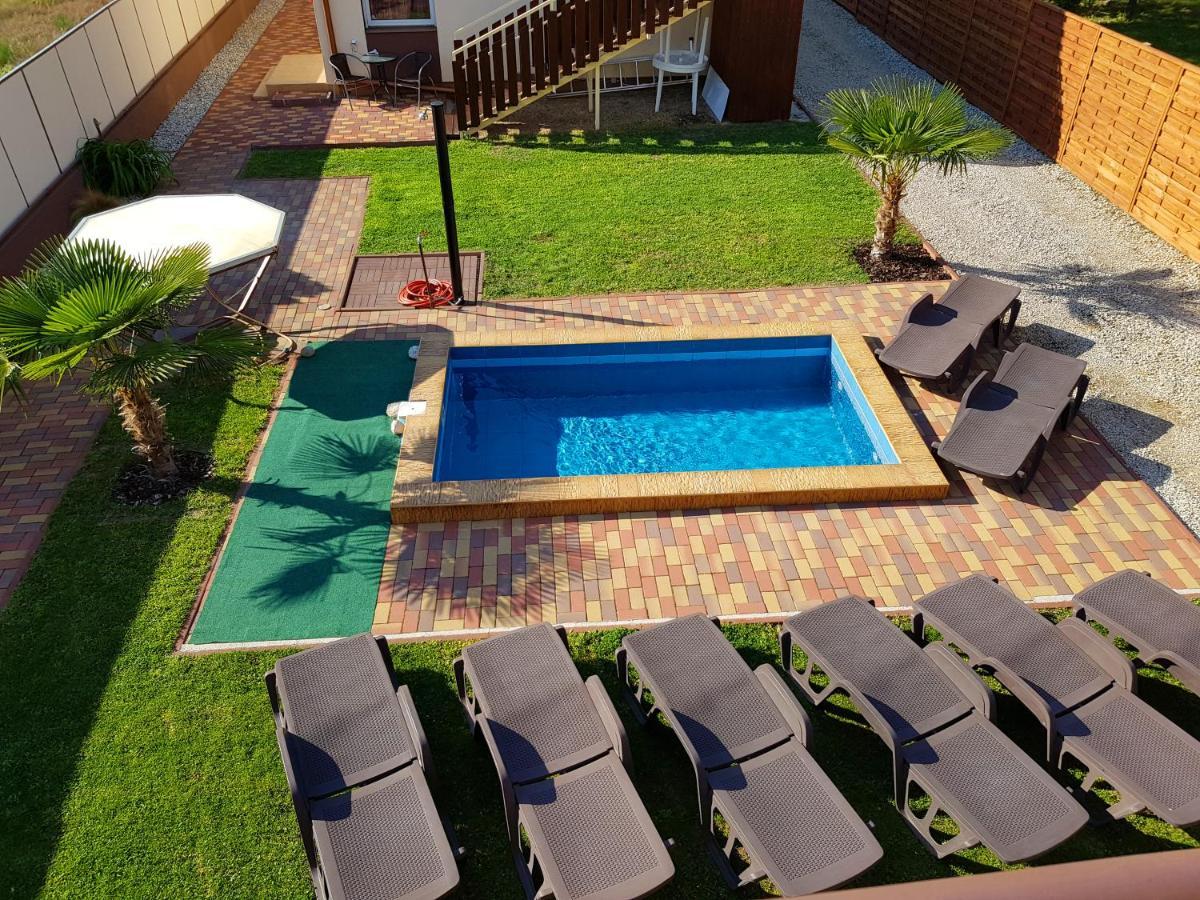 Napsugar Villa B Siofok Bagian luar foto