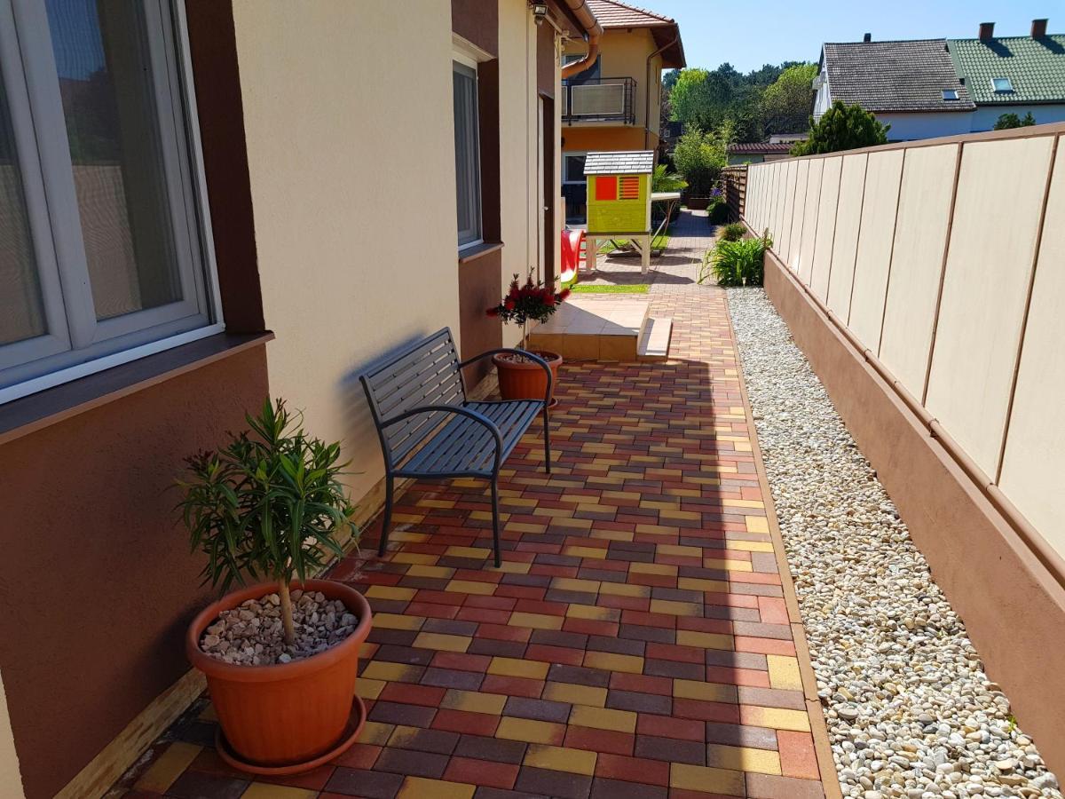 Napsugar Villa B Siofok Bagian luar foto