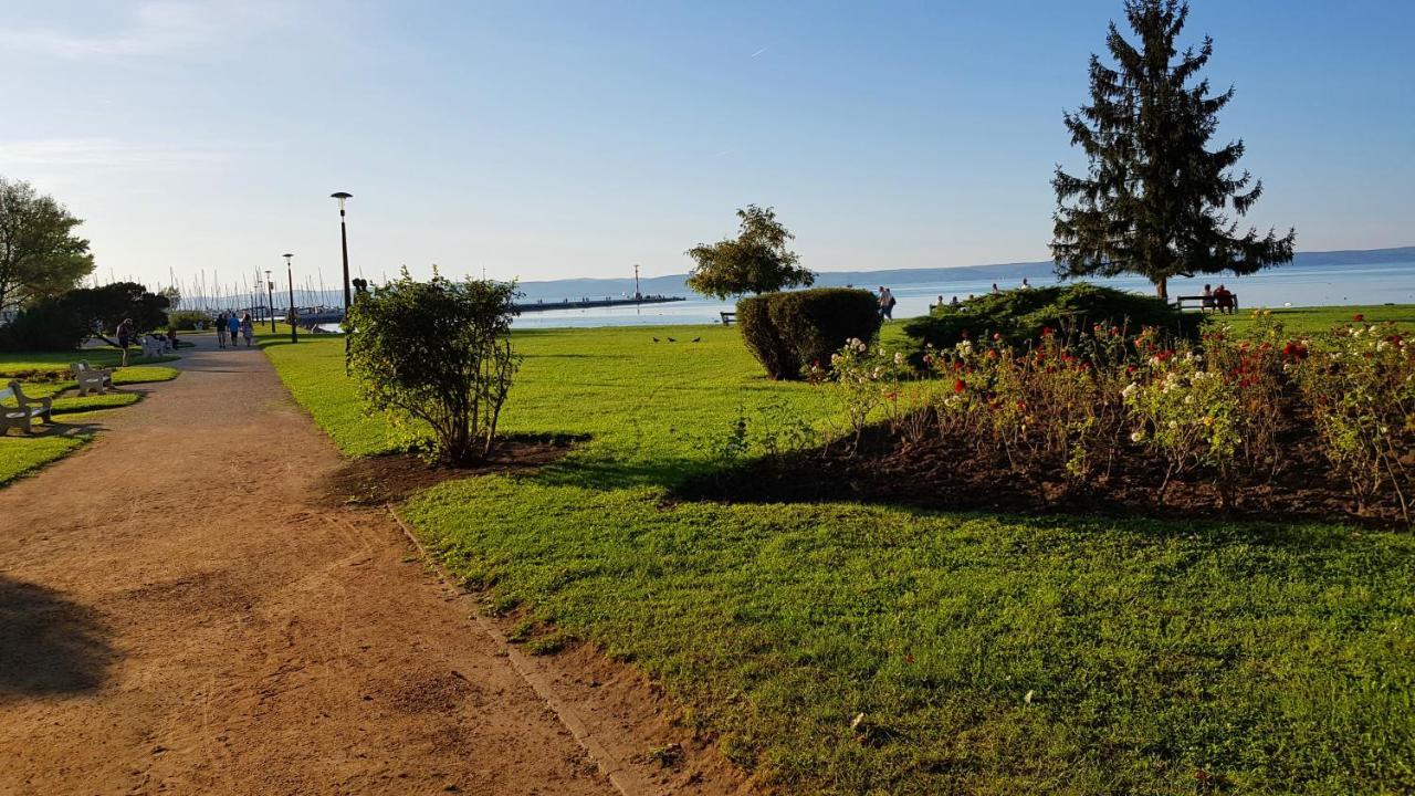 Napsugar Villa B Siofok Bagian luar foto