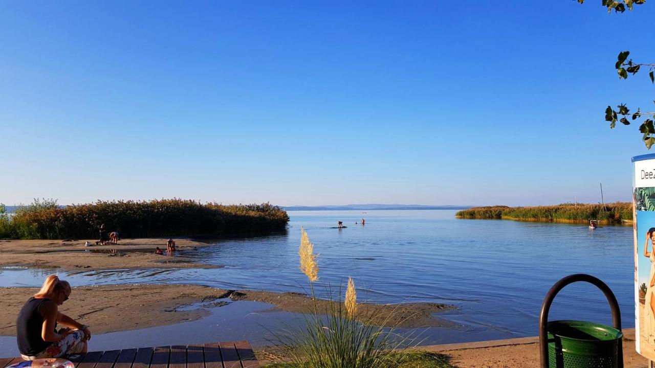 Napsugar Villa B Siofok Bagian luar foto