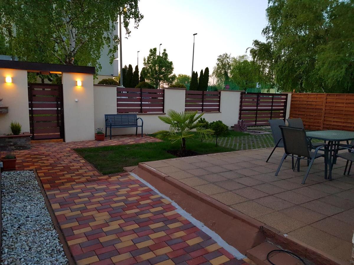 Napsugar Villa B Siofok Bagian luar foto