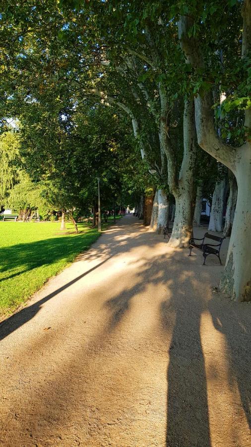 Napsugar Villa B Siofok Bagian luar foto