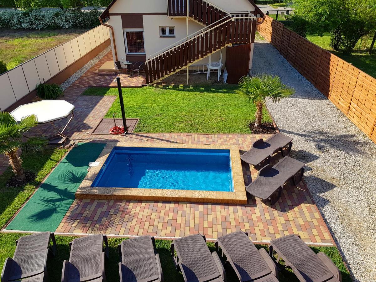 Napsugar Villa B Siofok Bagian luar foto